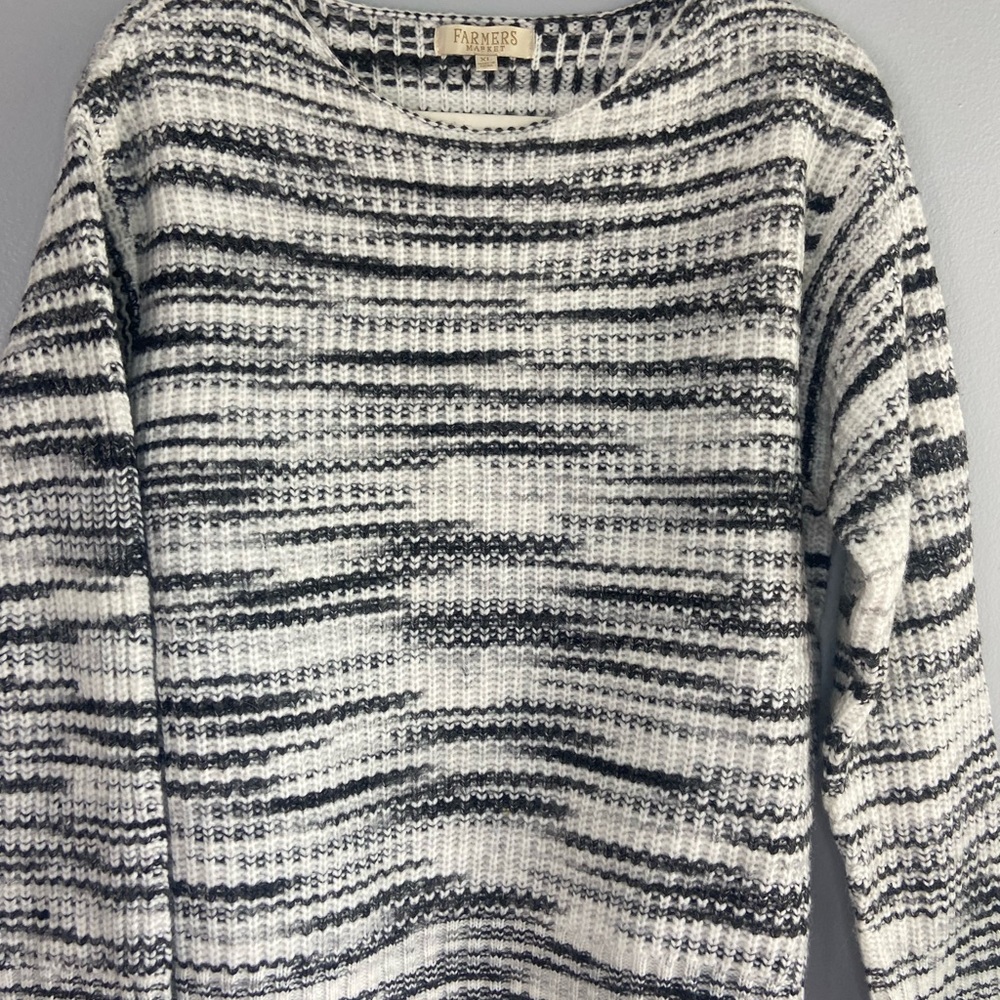 Patterned‎ Black and White Women's Sweater